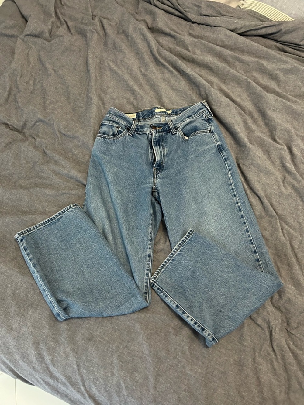 Levi's Women's Baggy Dad Jeans in Light Blue Denim size 27